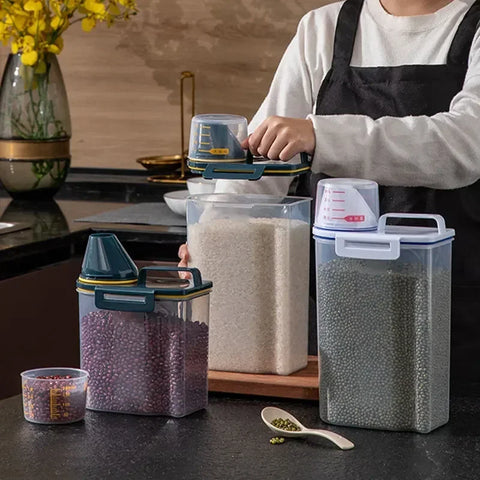 Pet Food Pail with Lid & Measuring Cup
